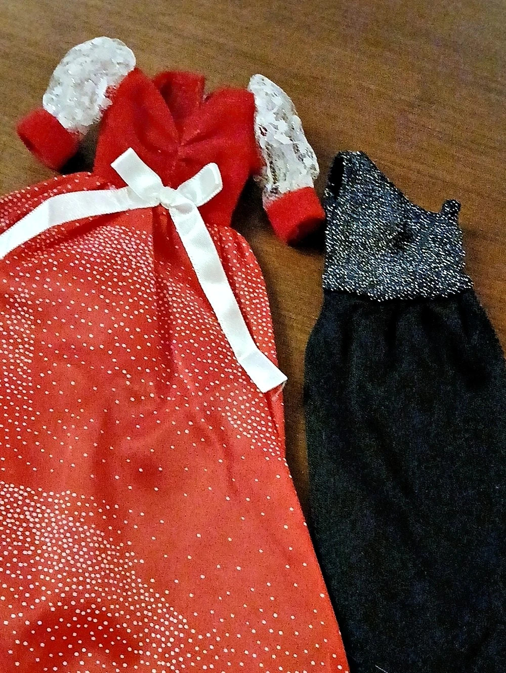 Barbie Vintage Holiday Dresses 👗 😍 Red Sparkly With Lacy Sleeves, Evening Gown